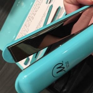 Leyla Milani Xtra long 1 nano titanium flat iron